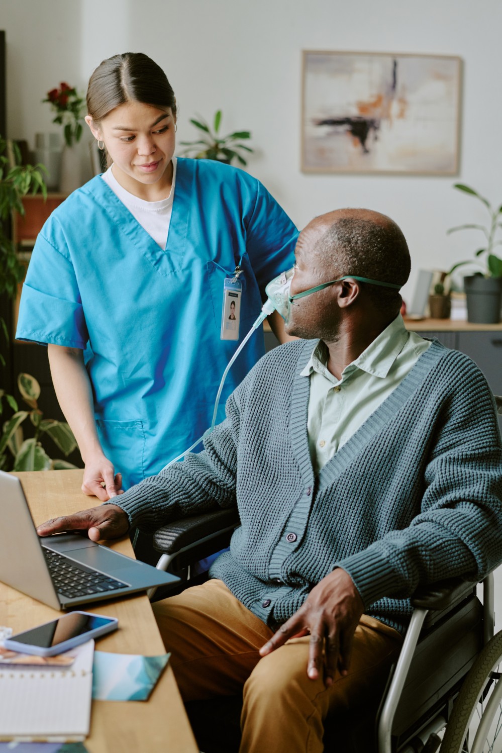 Caregiver providing compassionate in-home care for an elderly resident in New London, Connecticut
